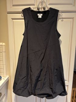 NWT DKNY Black dress Size 12 poofy botto