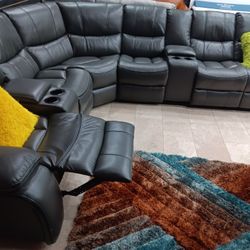 *New Year Sale Event*---Madrid Sophisticated Gray Leather Reclining Sectional Sofa---Delivery And Easy Financing Available👏