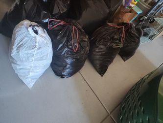 4 large bags of size 40, 42,44 men's jeans and size 2xl,3xl shirts all very clean good condition