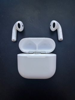 Apple AirPods 4 w/Box - Like new