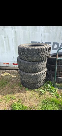 37x13.50x20 mastercraft tires