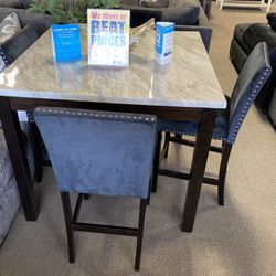 Lovely Dining Set ✨🖤 Easy Financing Available ✨🤍 Free Delivery 🚚 