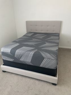 QUEEN BED