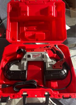 Milwaukee Deep cut band saw with hard case
