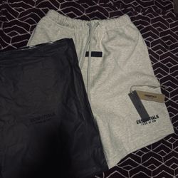 Essentials Shorts 