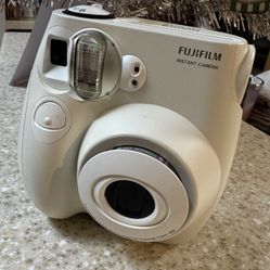 Fiji Instant Mini 7s Camera