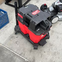 Milwaukee 9 Gallon Vacuum As New Unit No Hose 