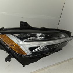 VOLVO XC60 OEM RIGHT SIDE HEADLIGHT 