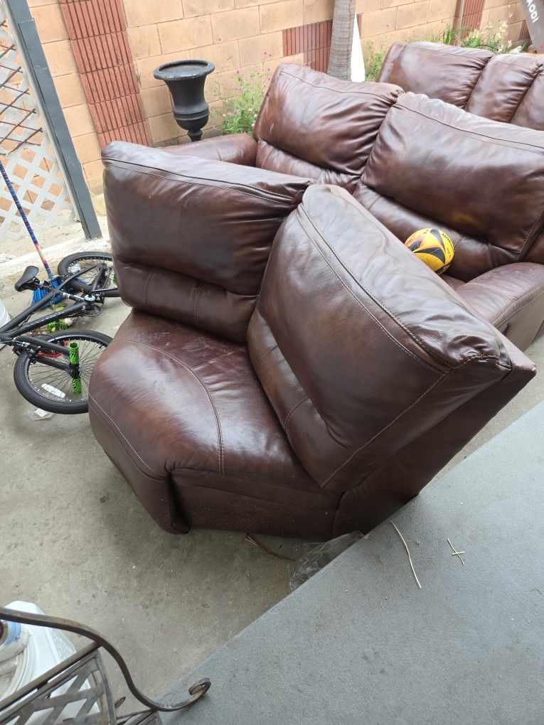 Couches Sectional Free