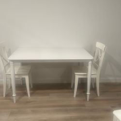 White Table With Four Chairs 