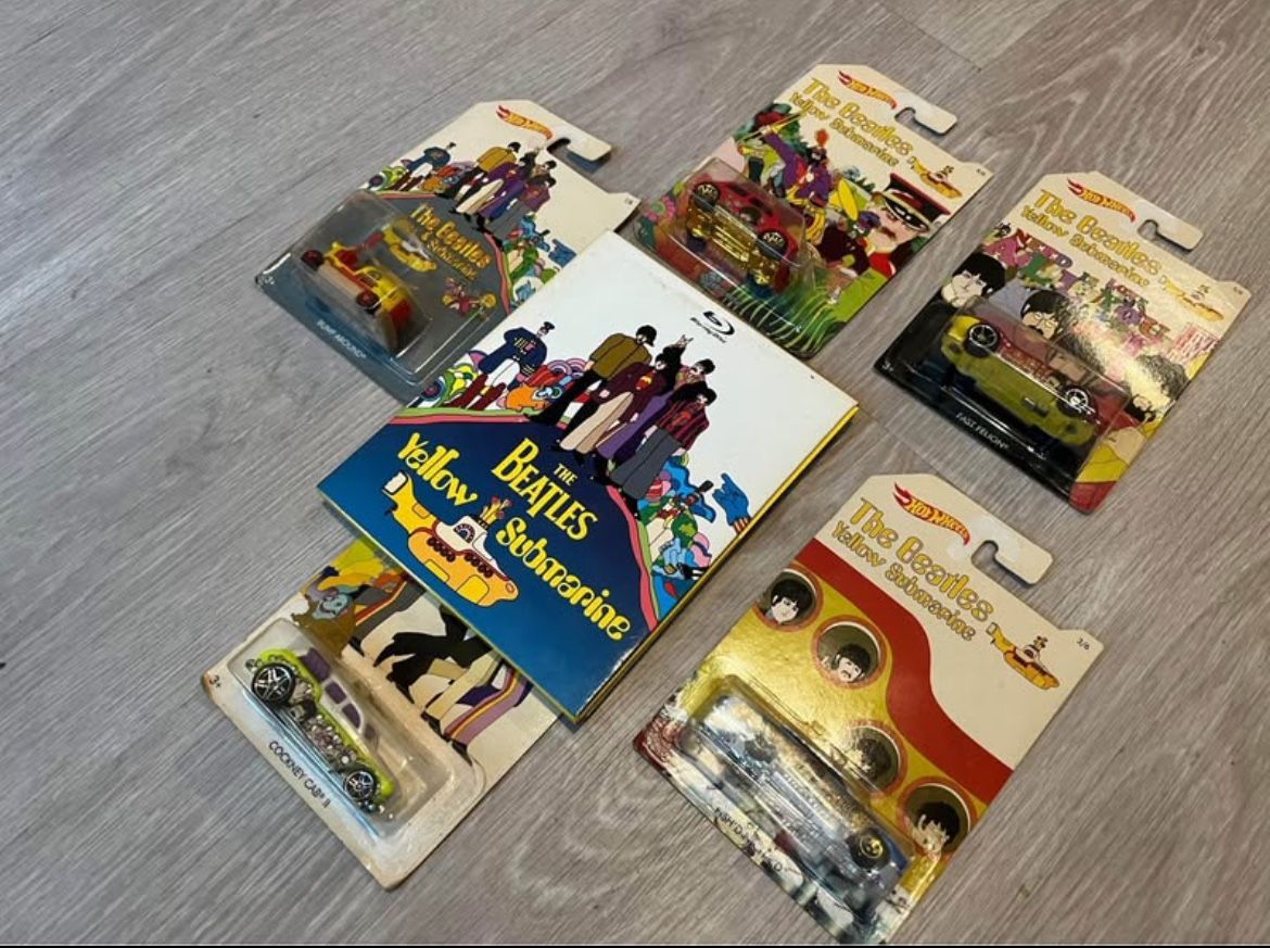 The Beatles Vintage Yellow Submarine “HotWheels” Set and Album ✅✅