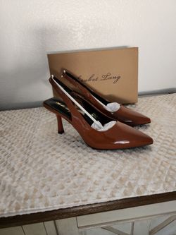 New Women's shoes size (9)