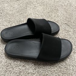 Lululemon Sandals 