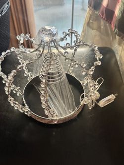 Small Christmas tree topper or center piece of any decor decoration. Have different light modes used manually (missing remote). Work manually or you