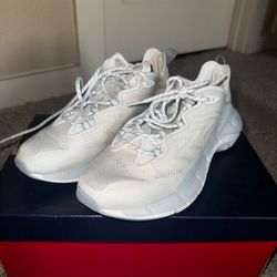 Womens size 6 Zig Kinetica