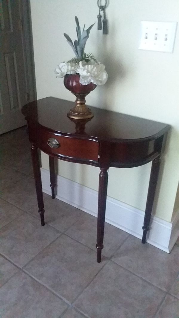 Vintage Bombay Furniture Co. Occasional Table for Sale in Florence, MS