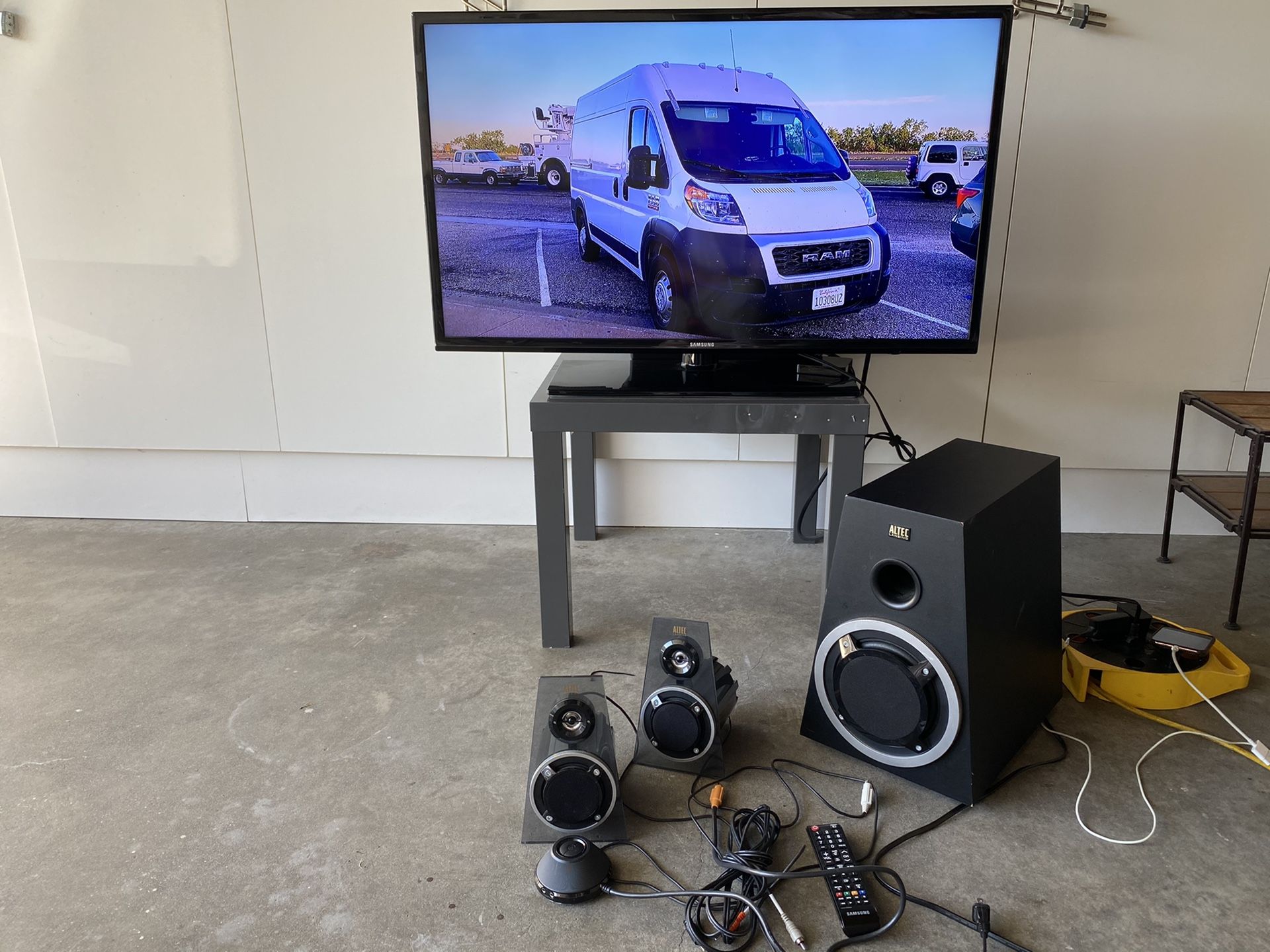 Samsung 40” tv and Altec speaker
