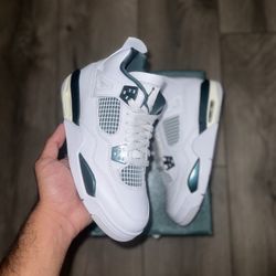 Jordan 4 Oxidized Green Size 5.5 Youth / 7 Women
