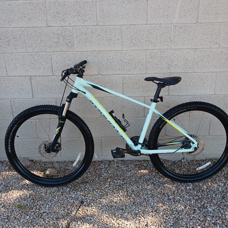 SPECIALIZED PITCH 27.5 INCH MOUNTAIN BIKE LIKE NEW for Sale in Gilbert AZ OfferUp