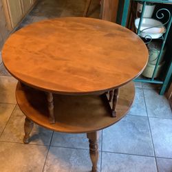 Ethan Allen Rotating end table two tier rotating Heirloom maple vintage round side table, 28” diameter, height is 26” 2 lazy Susan shelf table rotates