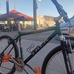 TREK BICYCLE 
