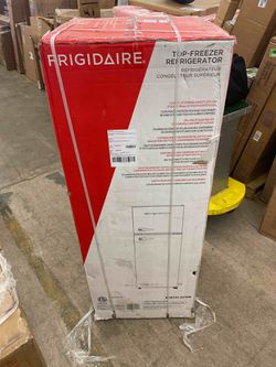  Frigidaire EFR751, 2 Door Apartment Size Refrigerator