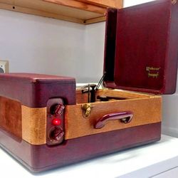 Antique Portable Suitcase Webcor Fonograf Model 104-1 Circa 1940's 

