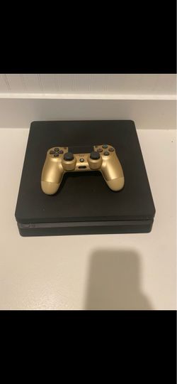 PS4 Console w/7 Games & Controller