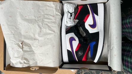 Air Jordan 1 Mid Lakers Top 3