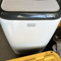 4 In 1, Black & Decker portable AC And Heater, Fan DeHumidifier