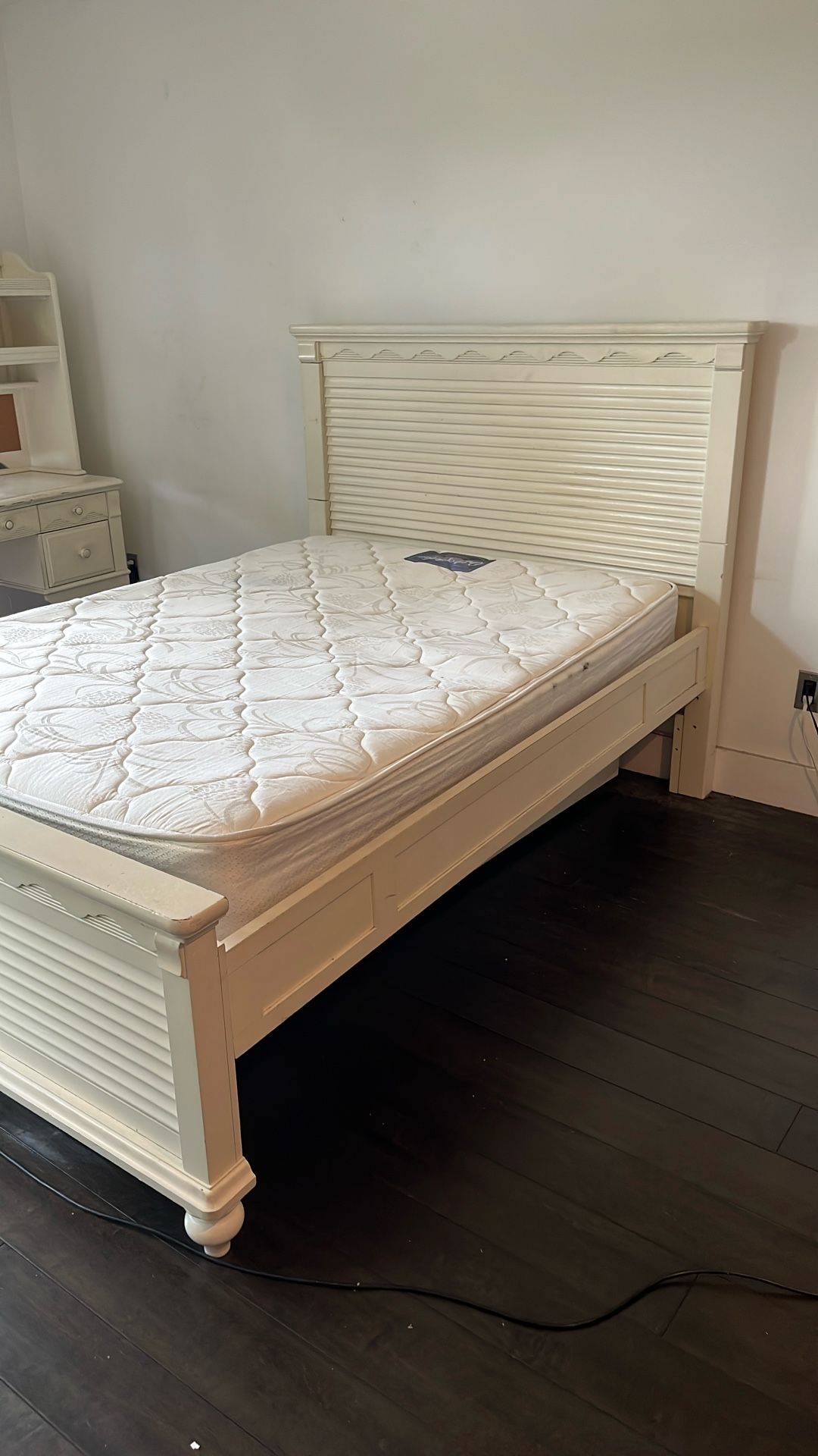 Wood Full Bed frame With Trundle