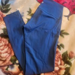 Brand new blue Lululemon size 6 leggings