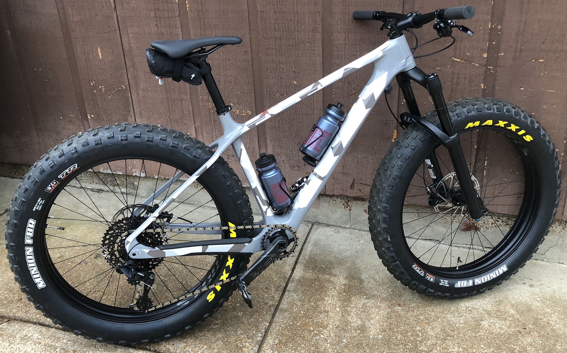 NEW SPECIALIZED 2019 FATBOY COMP CARBON GREY CAMO CUSTOM w/ 120mm Ext. MANITOU!