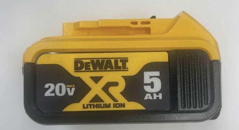 New DeWalt DCB205 XR 5AH 20 Volt MAX Lithium Ion Power Tool Battery