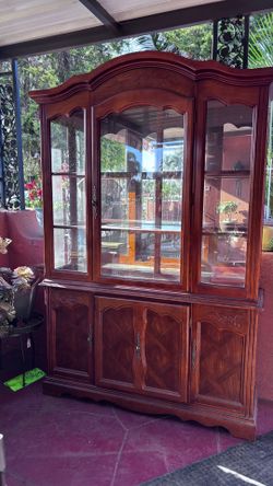 China cabinet and hutch