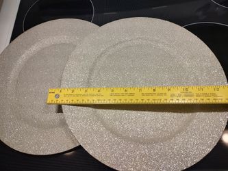 2 glitter charger plates