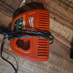 Charger milwakee 12v