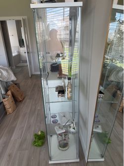 Glass display unit with shelves vitrina