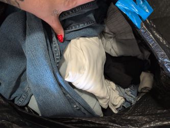 30 gallon of women's medium to large clothes some name brand