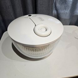 Pampered Chef salad - berry  spinner