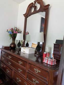 Queen Bed Set With Vanity