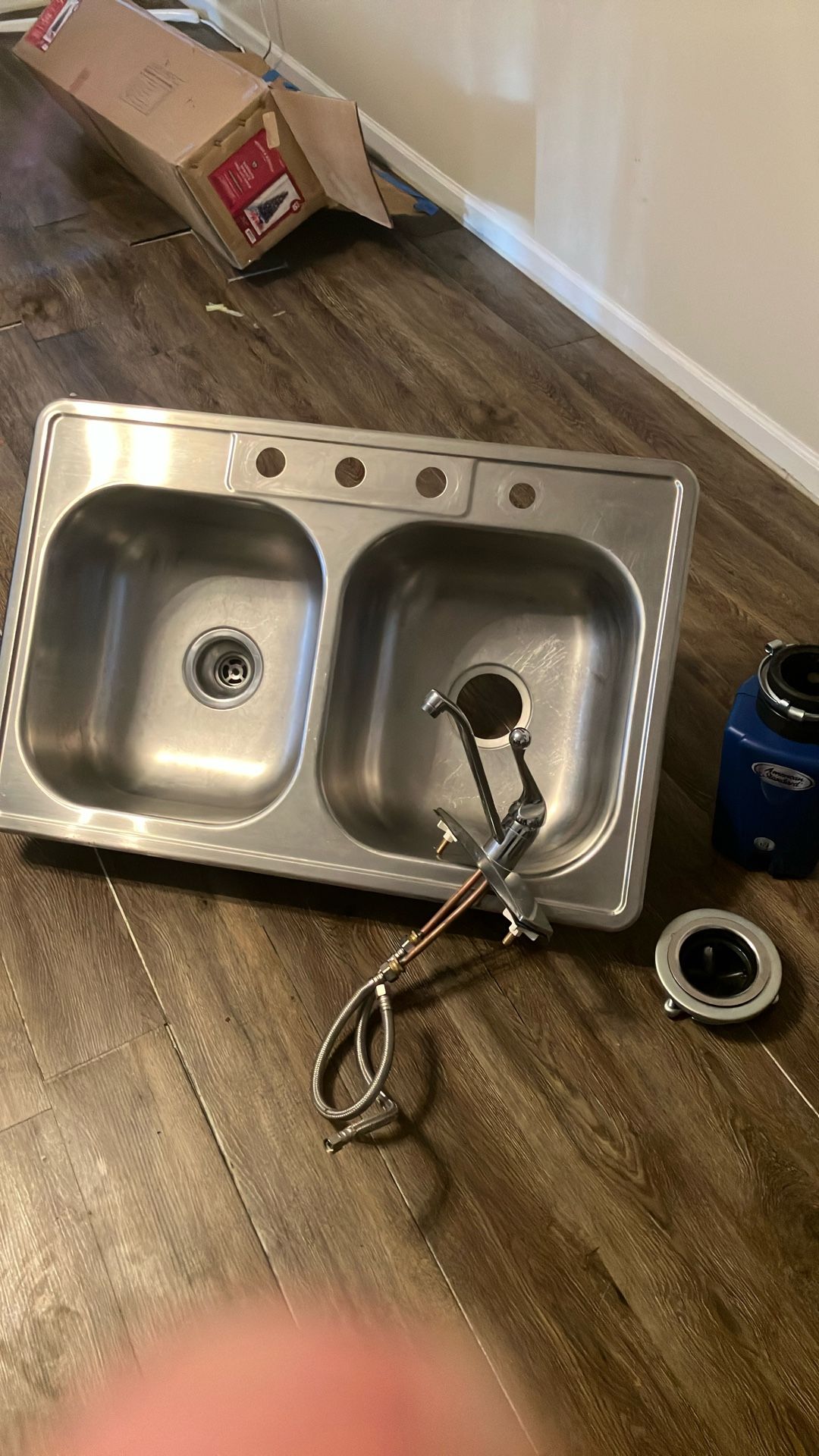 Stainless Steeln Sink With New Garbage Disposal
