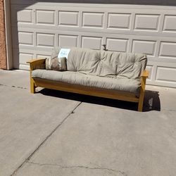 Futon couch/full size bed