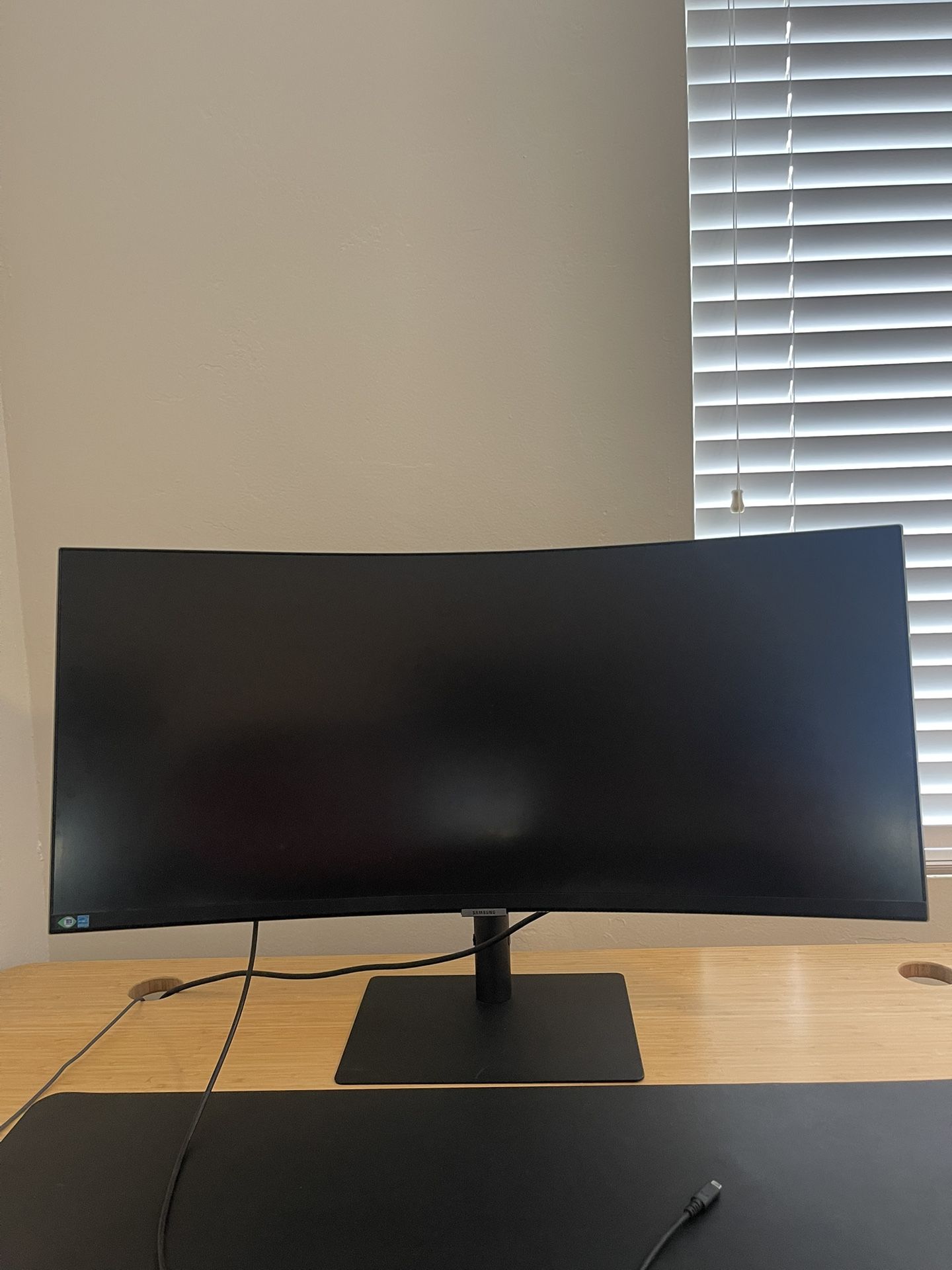 Samsung 34” Curved UltraWide Monitor (WQHD, USB-C, HDMI, Excellent Condition)