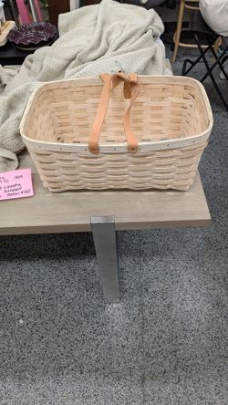 Peterboro Basket Co. One hand laundry basket excellent condition.