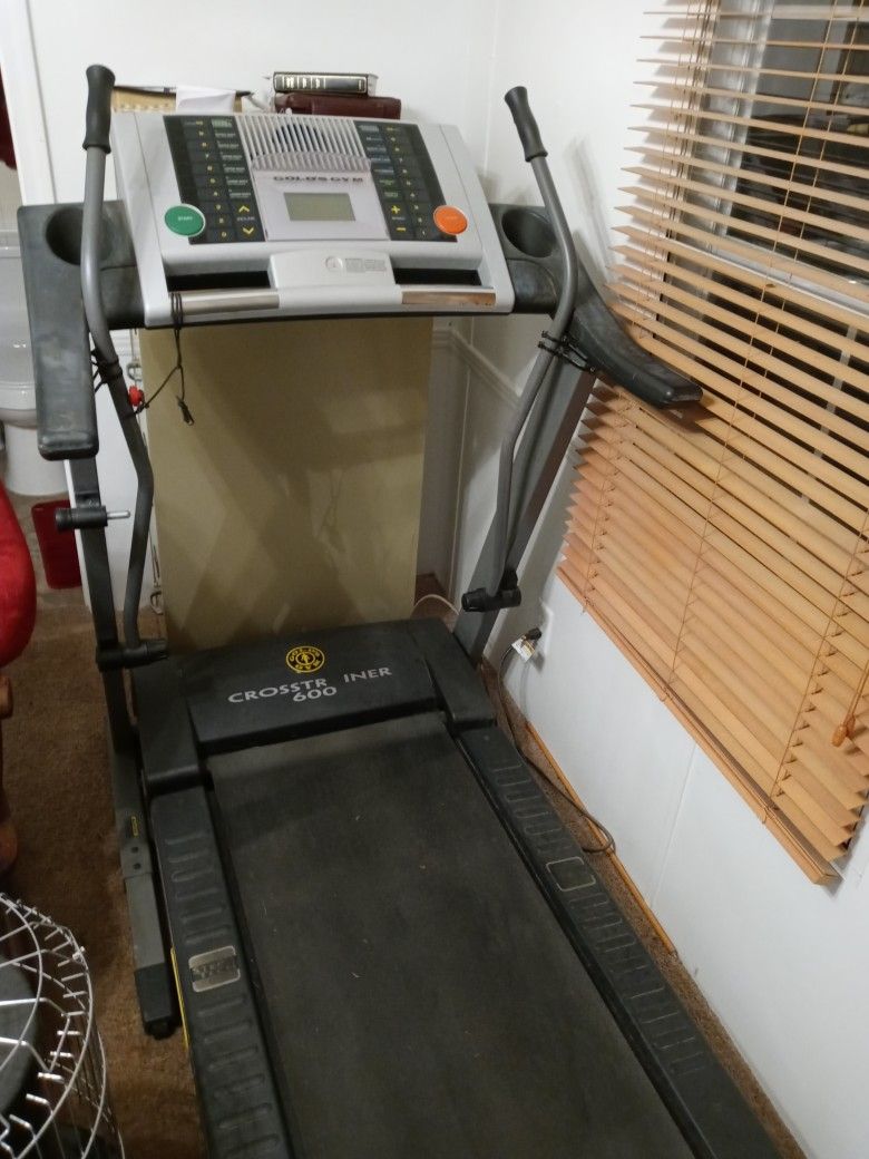 Gold's Gym Cross Trainer 600 Treadmill for Sale in WinstonSalem, NC