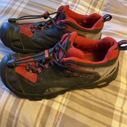 Keen Youth Sneaker Size 3