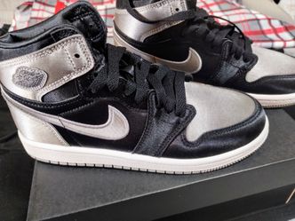 Nike Jordan 1 Retro High OG shoes Silver & Black Boy's size 2Y