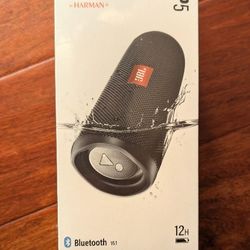 JBL FLIP 5 BLACK! NEW! WATERPROOF PORTABLE BLUETOOTH SPEAKER! SEALED!