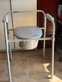 Raised toilet seat w bucket
